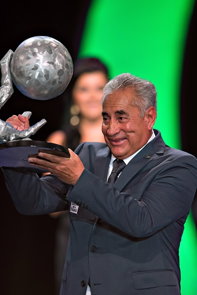 Cuéllar compartió su premio con la Selección Femenil.