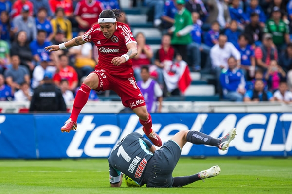 Dayro trató de marcar pero no logró concretar.