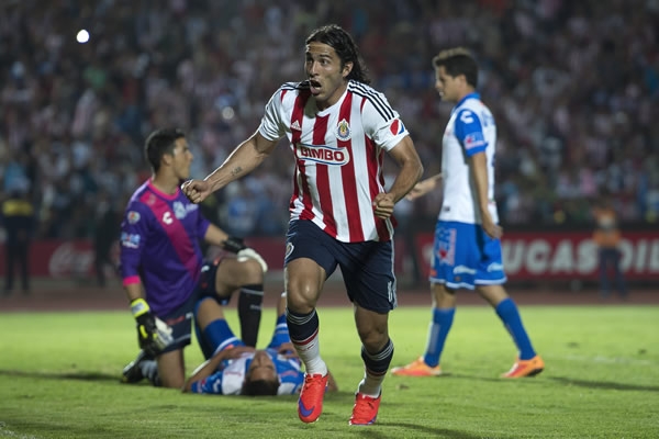 De Nigris puso el 2-1 en el marcador.