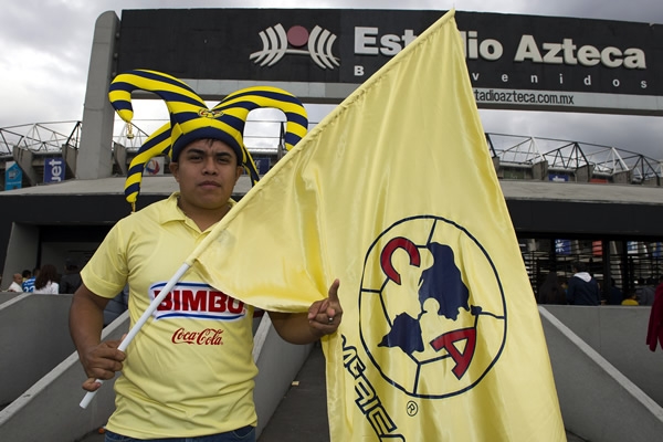 Desde muy temprano la afición comenzó a llenar el inmueble.