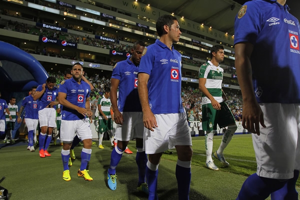 Después, los equipos saltaron al terreno de juego.