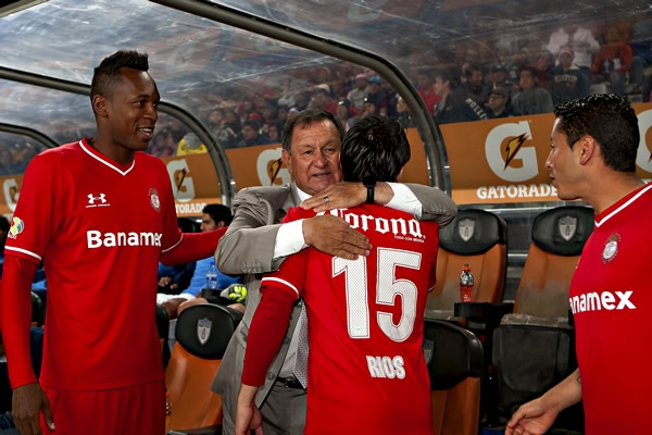 Los Diablos Rojos, viejos conocidos de Enrique Meza.