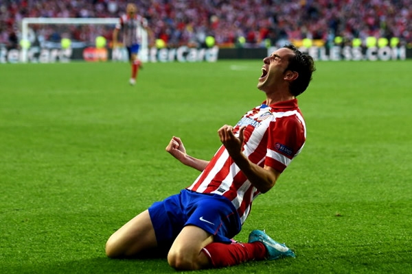 Diego Godín inauguró el marcador al minuto 36.