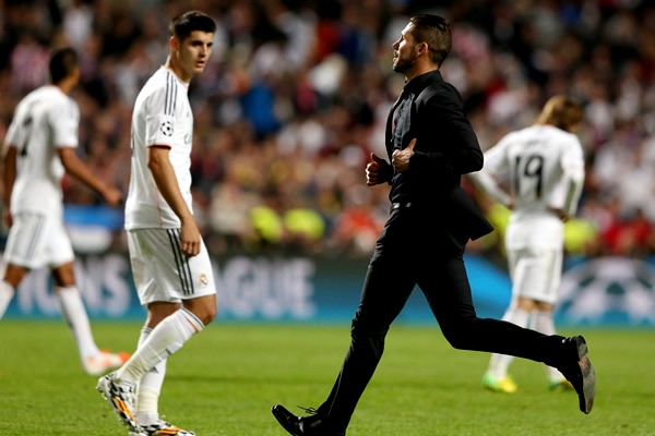 Diego Simeone salió expulsado al final del partido.