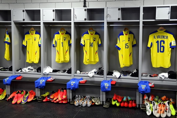 Ecuador saldrá con el tradicional amarillo.