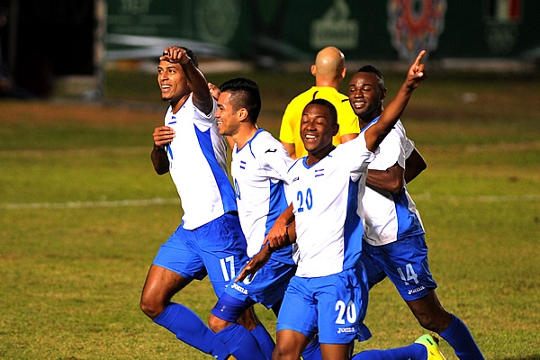 Eddie Hernández marcó los dos goles de Honduras.