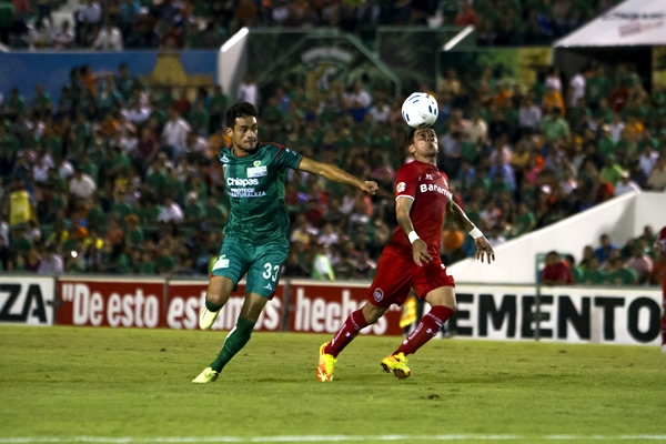 Édgar Benítez superó por velocidad a Pereira.