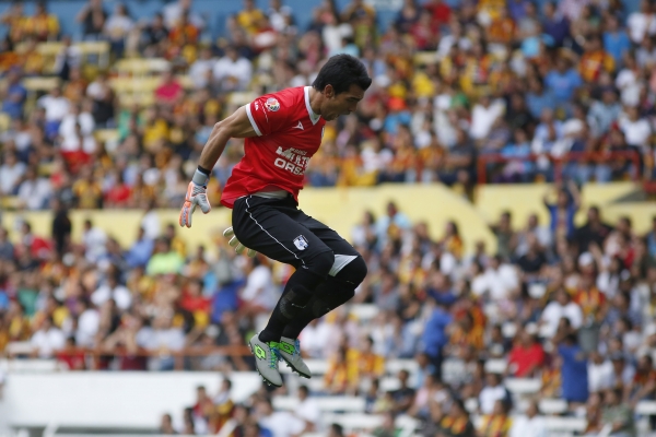 Édgar Hernández festejó el gol de Sanvezzo.