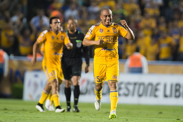 Egidio Arevalo abrió el marcador para Tigres.