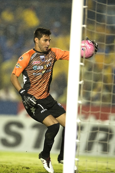 El arquero del Atlante salvó un buen intento Tigre.