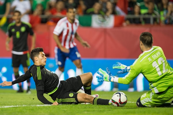 El arquero paraguayo tuvo mucho trabajo.