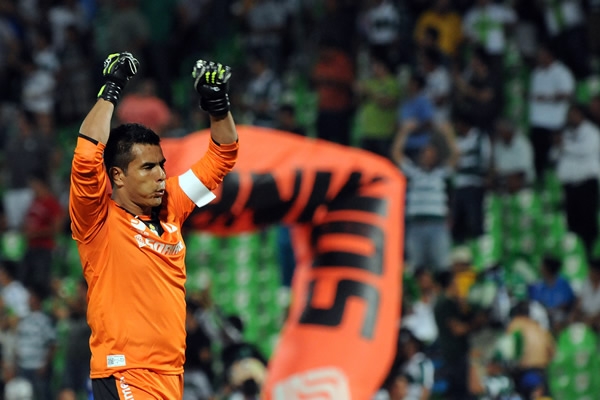 El aruqero albiverde festejó a la distancia.