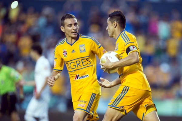 El brasileño volvió a marcar y acercó a Tigres.