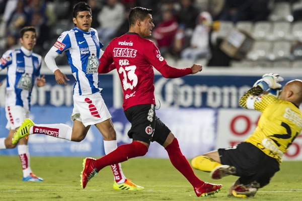 El Conejo hizo lo propio ante los embates del Xolo.