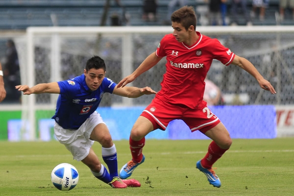 El duelo individual entre Pinto y Brizuela da sus primeros chispazos.