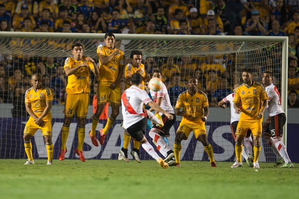 El equipo argentino intentó emparejar el encuentro.