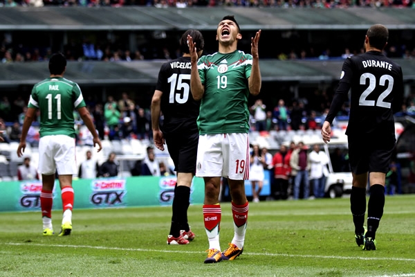 El equipo Nacional ha intentado pero no logra concretar una anotación.