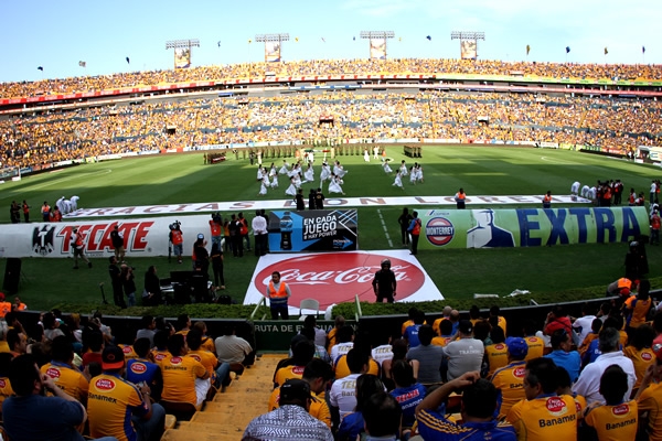 El Estadio Universitario le dio la bienvenida al Apertura 2014.