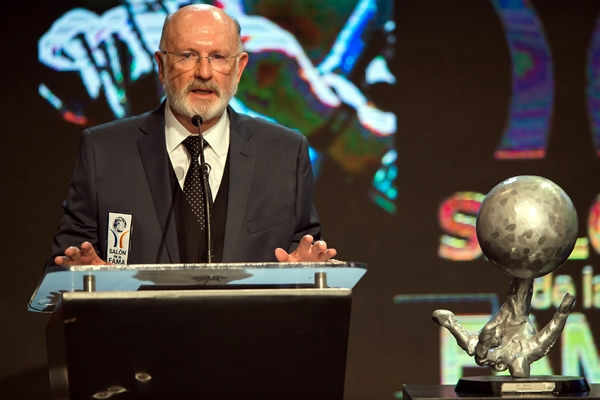 El ex técnico mundialista, agradeció el reconocimiento.