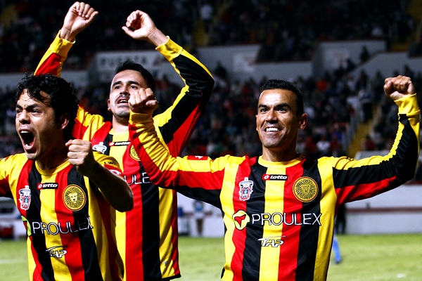 El festejo de una escuadra que se estrena en estas lides.