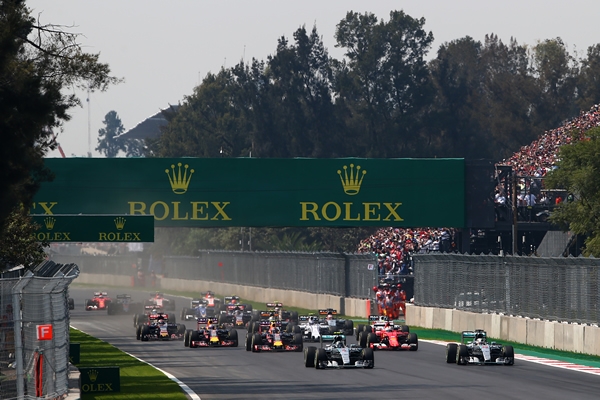 El grupo al iniciar la carrera.