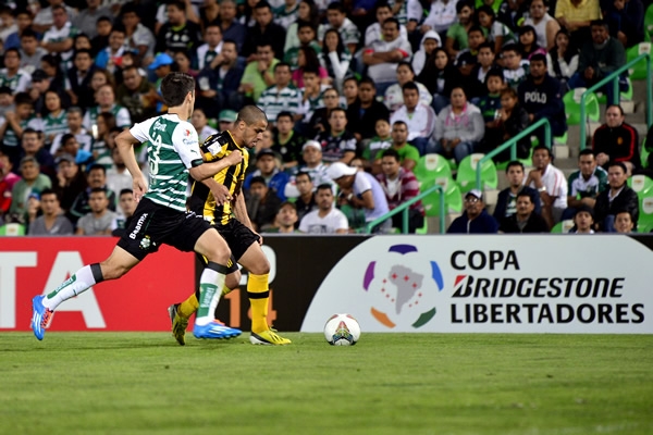 El histórico Peñarol apostaba por el juego aéreo.