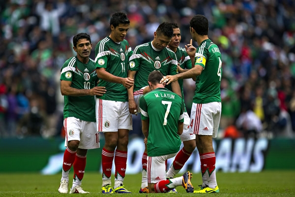 El honor a un hombre que suda los colores nacionales.
