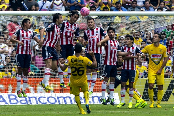 El juego a balón parado es letal por parte de los locales.