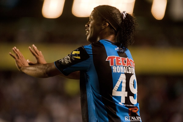 El nuevo refuerzo criticó al silbante.