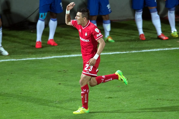 El paraguayo firmó el tanto que le da emoción al partido.