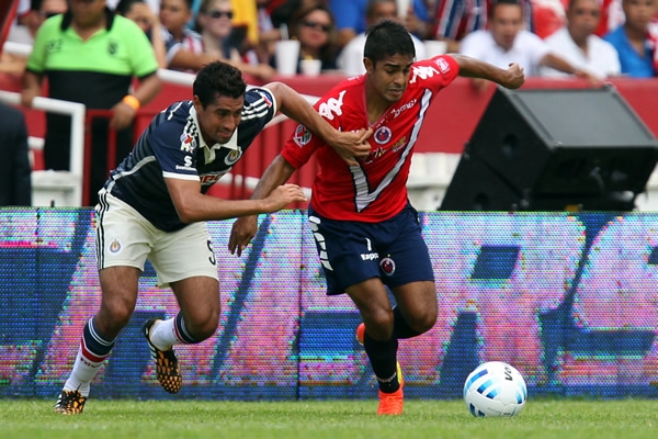 El partido aumentó en intensidad tras el descanso.