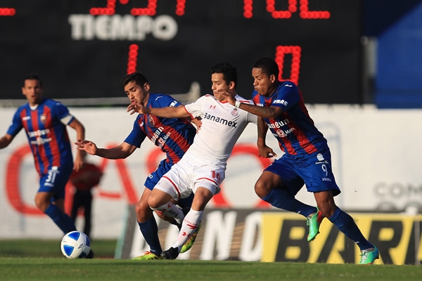 El partido fue intenso desde el primer momento.