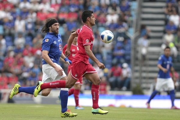 El partido mejoró mucho en la segunda parte.