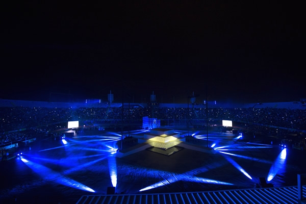 El Pirata Fuente se tiñó de azul durante la inauguración.