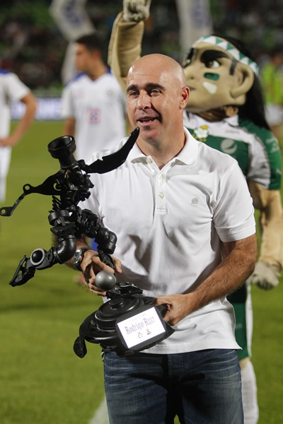 El Pony Ruiz fue reconocido como Guerrero de Honor.