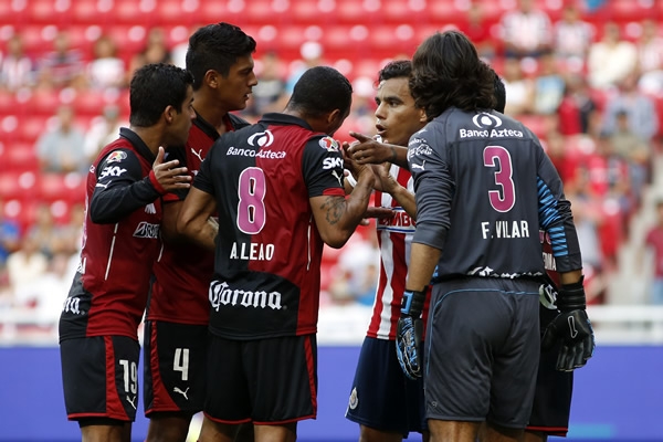 El primer tiempo finalizó entre discusiones.