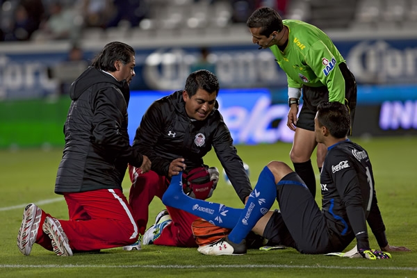 El primer tiempo se suspendió unos minutos por molestias de Talavera.
