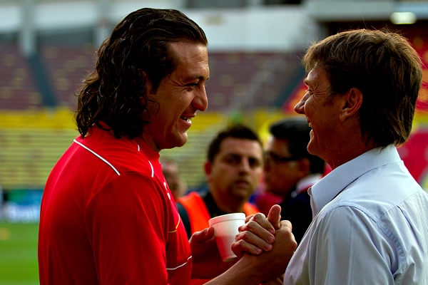 El saludo de dos históricos del futbol mexicano.