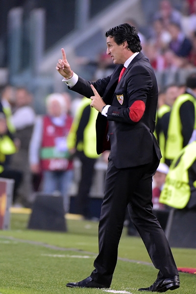 El Técnico del Sevilla dio indicaciones a sus pupilos para sacar ventaja.
