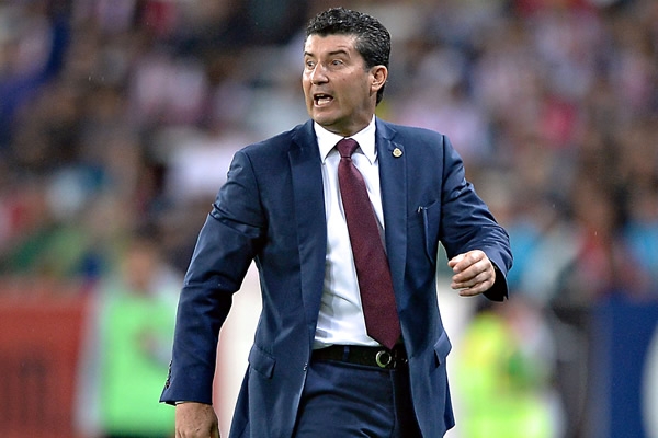 El técnico rojiblanco vivió con todo este Clásico.