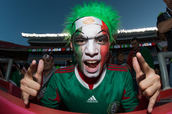 El tricolor invadió las tribunas.