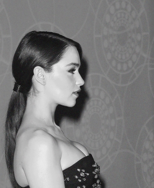 Emilia Clarke no sólo ha conquistado el juego de tronos. 