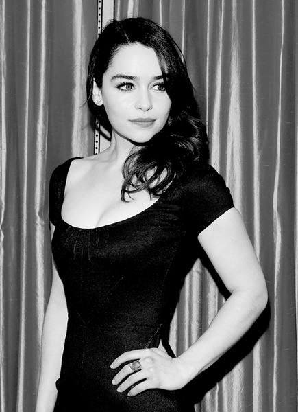 Emilia Clarke no sólo ha conquistado el juego de tronos. 