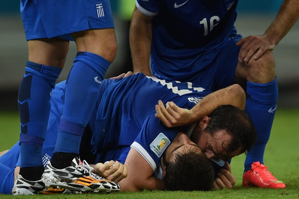 En el último minuto Grecia consiguió seguir con vida en el Mundial.