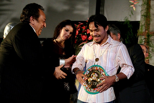 En la cercanía del Devora Mexicanos, Paquiao.