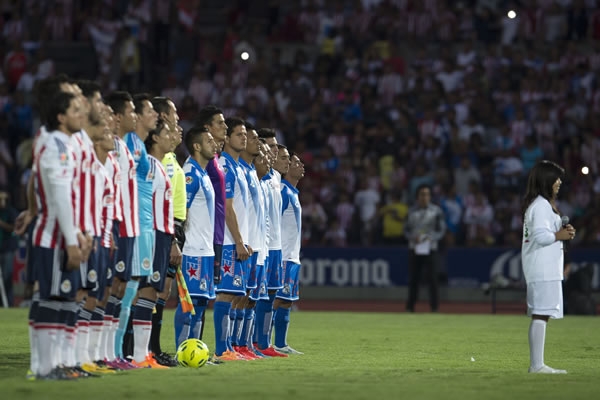 En la ceremonia del himno.