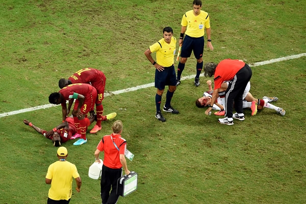 En la última jugada, Müller salió golpeado junto con Boy.