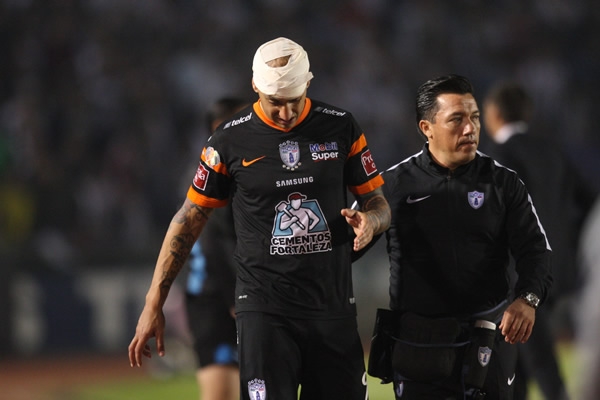 En los minutos de compensación del primer tiempo, Nahuelpan salió.