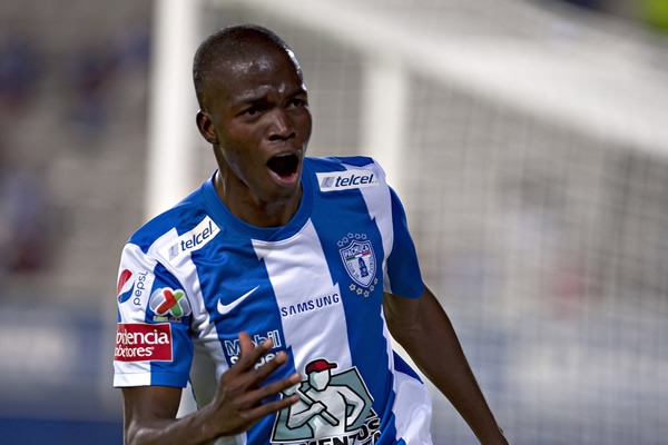 Enner Valencia abre el marcador con un golazo.