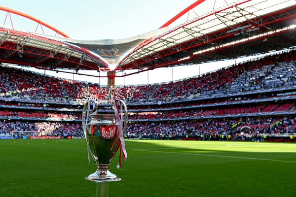 El escenario, El Estadio da Luz, que luce lleno para el cotejo.